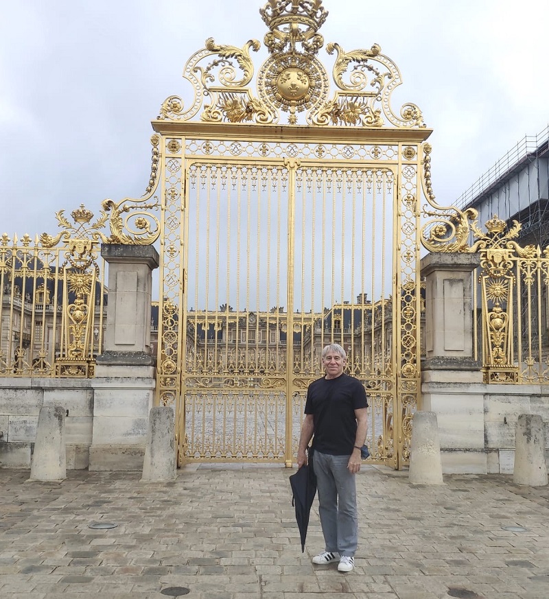 Stephen Schwartz at the gates of Versailles